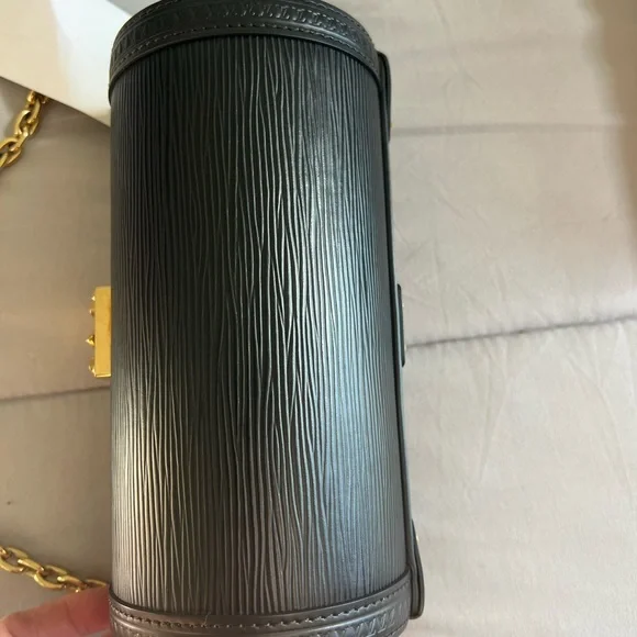 Louis Vuitton Black and Gold Epi Papillon Crossbody - Picture 4 of 10